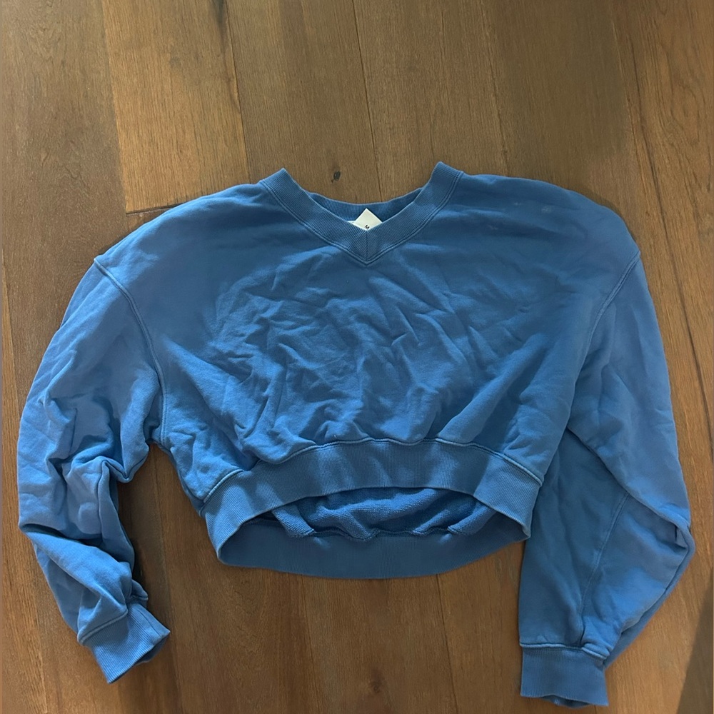 AERIE OFFLINE CROPPED V-NECK SWEATSHIRT, SIZE MEDIUM PERFECT CONDITION